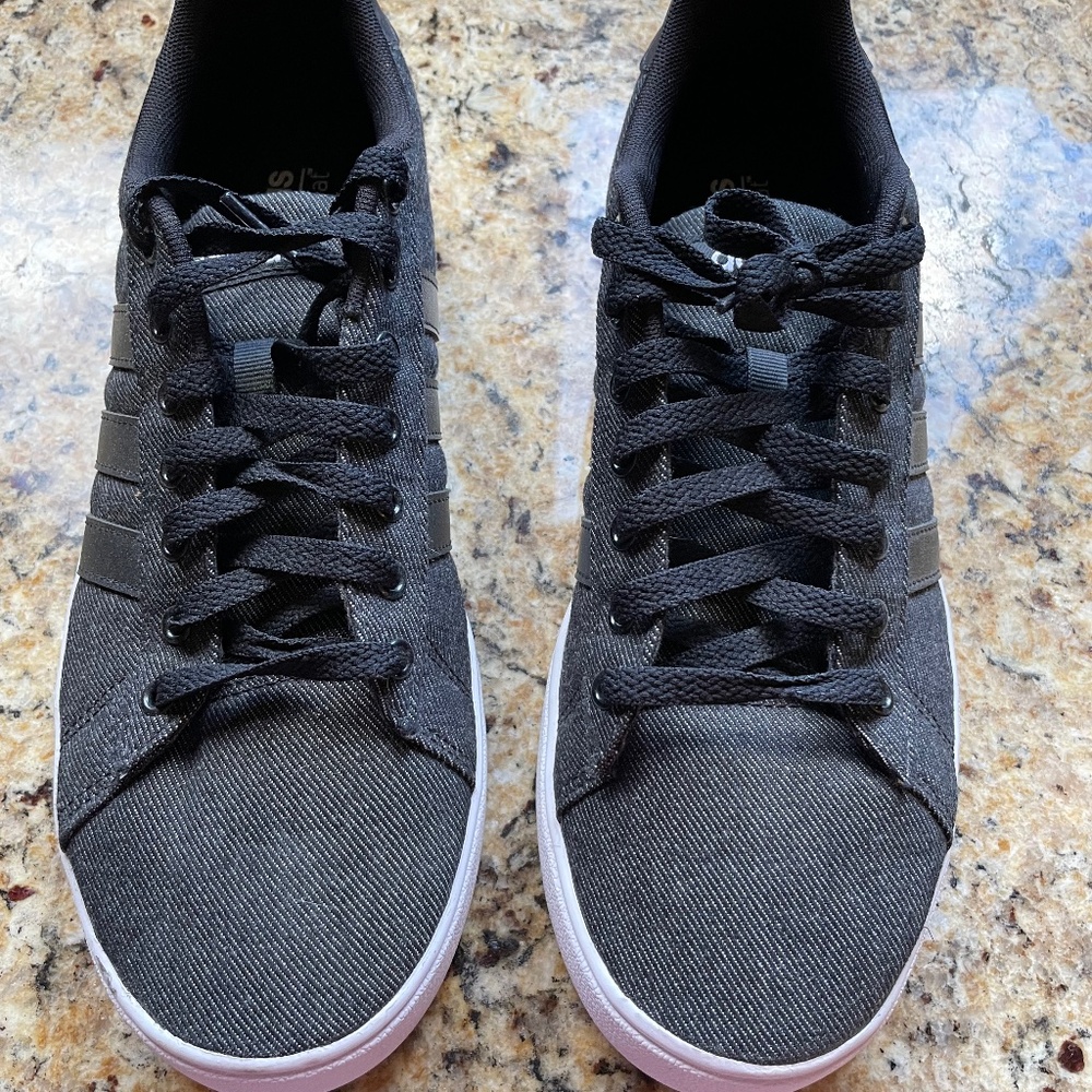 Men’s ADIDAS sneakers size 9